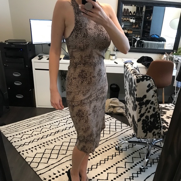 2 Dresses - Picture 5 of 5
